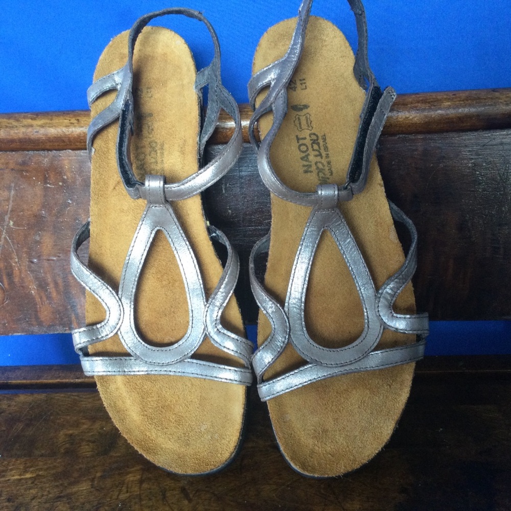 Naot Size 42 Fits 9.5/10 Dorith Sandals Metallic Silver